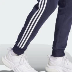 ADIDAS Essentials Fleece 3-Stripes Tapered Cuff Broek -Adidas Verkoopwinkel essentials fleece 3 stripes tapered cuff broek 4