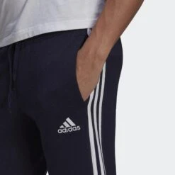 ADIDAS Essentials Fleece Fitted 3-Stripes Broek -Adidas Verkoopwinkel essentials fleece fitted 3 stripes broek 3