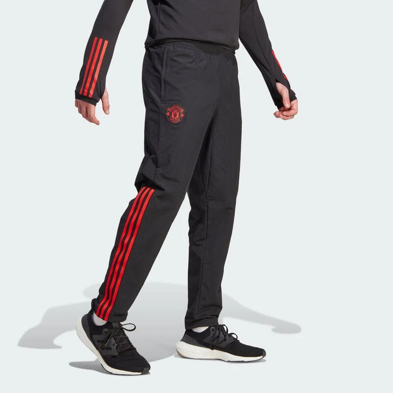 ADIDAS Manchester United Tiro 23 Presentation Broek 1 ADIDAS Manchester United Tiro 23 Presentation Broek